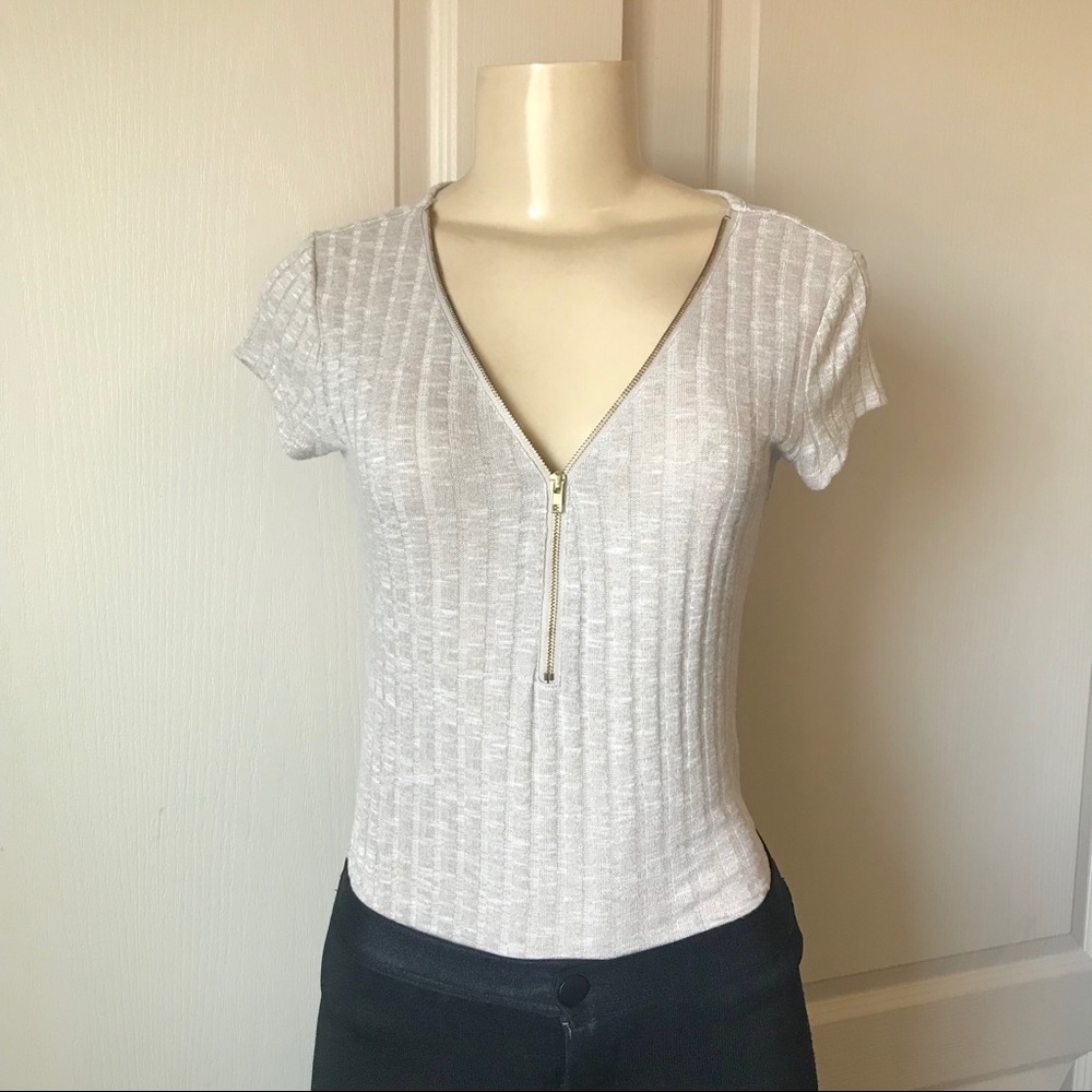Zipper detail top